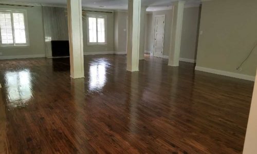 large-emptry-room-with-supports-fort-worth-tx